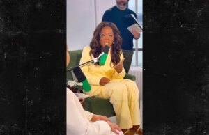 Oprah Winfrey applaude alla passeggiata Trolls Over Viral della settimana della moda di Parigi