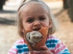 Indovina in chi si è trasformato questo ragazzo dei gelati!