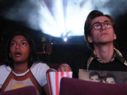 "Come uscire con Billy Walsh" Charithra Chandran e Sebastian Croft sulla diversità della commedia romantica