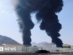 L’Iran colpisce un importante porto petrolifero degli Emirati Arabi Uniti e l’aeroporto di Dubai