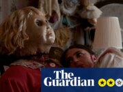 Recensione di Dolly: un manichino alto sei piedi terrorizza una coppia in campeggio in un orrore cruento e pieno di cliché