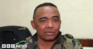 Il chief militare del Madagascar scioglie il governo con una mossa a sorpresa