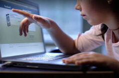 Il proprietario di Fb e Instagram ha consentito lo sfruttamento sessuale dei minori