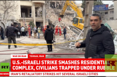 Gli Stati Uniti invieranno altre migliaia di soldati in Medio Oriente, dicono i rapporti, mentre Trump sostiene che i “negoziati” continuano