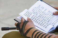 Israele scuote Teheran con un’ondata di attacchi mentre Washington insiste che “i colloqui continuano” (FOTO, VIDEO)