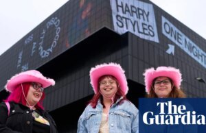 “Qualcuno ha pagato mille dollari in contanti”: i fan si accampano a Manchester per il primo concerto di Harry Types dal 2023