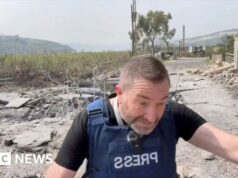 Guarda: Il missile atterra accanto al presentatore durante il servizio in diretta dal Libano
