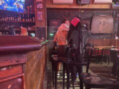 Shia LaBeouf visto a torso nudo nel bar di New Orleans dopo una presunta rissa