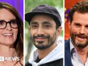 Tina Fey, Riz Ahmed e Jamie Dornan sono i conduttori del Saturday Night time Dwell UK