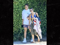 Joe Burrow partecipa alla festa in piscina con Olivia Ponton