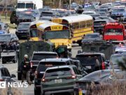 Sospetto morto dopo aver speronato un veicolo nella sinagoga del Michigan