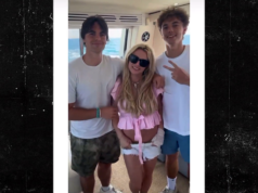 Britney Spears si ritrova con i figli su uno yacht dopo il recente arresto per guida in stato di ebbrezza