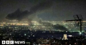 “Voglio solo dormire”: gli attacchi in Iran sconvolgono le città e tagliano la corrente