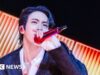 Le megastar pop BTS elettrizzano il centro storico di Seoul con un concerto di ritorno
