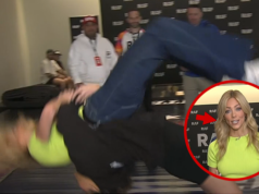 Il reporter di Fox Information si fa sbattere il corpo dal wrestler in diretta TV