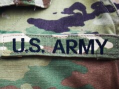 L’esercito americano aumenta l’età di arruolamento a 42 anni e allenta le politiche sulla marijuana per rafforzare i ranghi