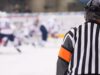 Des arbitras pris pour cible durante le partite di hockey: «J’ai reçu une poubelle dans le dos»