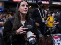 Caitlin Clark lavora come fotografa per i Pacers mentre ospitano LeBron, Lakers