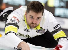Punti salienti del campionato mondiale di curling maschile: nonostante la prima sconfitta, il Canada sembra in buona forma