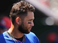 “Pensavo che le mie battute fossero terribili”: Bichette non si lascia turbare dai fischi dei tifosi dei Mets