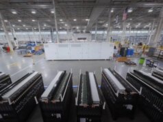 Crusoe effettua grandi acquisti di batterie per i suoi knowledge middle