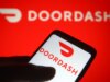 DoorDash introduce pagamenti di sgravio per gli automobilisti mentre la guerra tra Iran e Stati Uniti fa aumentare i prezzi del carburante