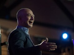 Secondo quanto riferito, Jeff Bezos vuole 100 miliardi di dollari per acquistare e trasformare vecchie aziende manifatturiere con l’intelligenza artificiale