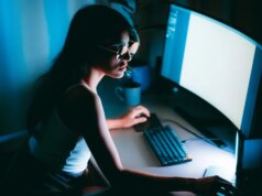 La “modalità per adulti” di ChatGPT potrebbe innescare una nuova period di sorveglianza intima