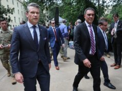 Emil Michael, ora alto funzionario del Pentagono, afferma che non perdonerà mai gli investitori di Uber che hanno spodestato lui e Kalanick