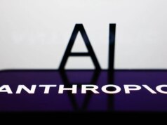 Elizabeth Warren critica la decisione del Pentagono di vietare la “ritorsione” antropica