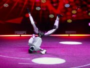 I dipendenti hanno dovuto trattenere un robotic umanoide danzante dopo che si period scatenato in un ristorante della California