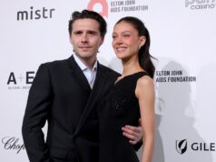 Brooklyn Beckham si avvicina alla moglie Nicola Peltz alla festa degli Oscar di Elton John dopo l’affronto della Festa della Mamma