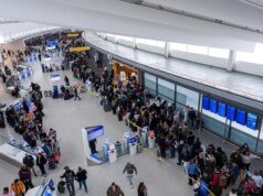 L’ICE si sta schierando negli aeroporti. Gli agenti della TSA dicono che è una cattiva thought
