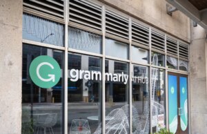 Grammarly offre recensioni di “esperti” sull’intelligenza artificiale dei tuoi autori preferiti: vivo o morto