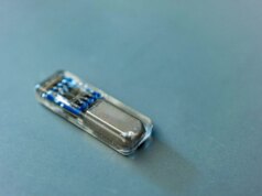 Gli scienziati creano un impianto di “farmacia vivente” che dosa 3 farmaci contemporaneamente