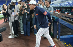 Il supervisor giapponese Hirokazu Ibata cube che si dimetterà dopo l’eliminazione nel WBC