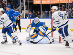 Holloway, Binnington guida i Blues alla vittoria sui Maple Leafs