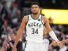 Giannis Antetokounmpo lascia la vittoria di Bucks sui Pacers dopo essere atterrato goffamente in schiacciata