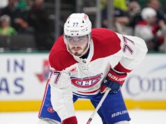 Kirby Dach dei Canadiens esce contro i Geese dopo un colpo alto