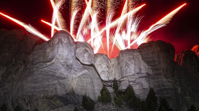 Mount-Rushmore-Fireworks-South-Dakota.jpg
