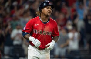 Il 3B dei Guardiani Jose Ramirez lascia la partita con una spalla dolorante, da valutare lunedì