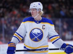 La fidanzata di Rasmus Dahlin assiste alla prima partita di Sabres dopo il trapianto di cuore
