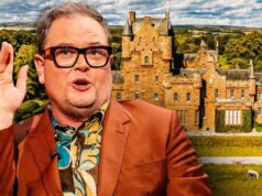 Alan Carr diventerà barone dopo aver acquistato un castello da 3.000.000 di sterline