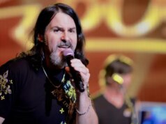 Il frontman di Boston Tommy DeCarlo muore all’età di 60 anni dopo la diagnosi di cancro