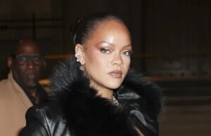 Rihanna rivela il momento terrificante in cui è fuggita per mettersi in salvo dopo che una donna aveva sparato dei proiettili in casa