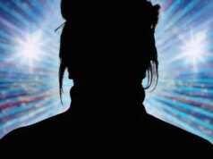 La star di Strictly rivela il momento terrificante in cui ha catturato un uomo con la macchina fotografica fuori dalla finestra della digital camera da letto