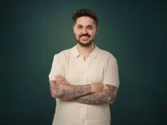 I fan di Channel 4 sono completamente sconcertati dopo che il 33enne rivela di essere un nonno