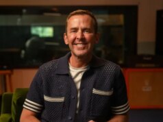 Scott Mills “indagato dalla polizia per gravi reati sessuali contro un adolescente”