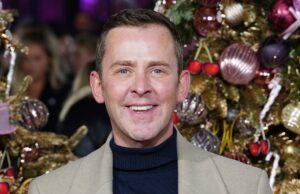 Scott Mills ha detto agli ascoltatori “ci vediamo domani” nella firma finale prima del licenziamento scioccante della BBC