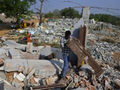 I bulldozer sulle terre dei Bhoodan sollevano la polvere politica